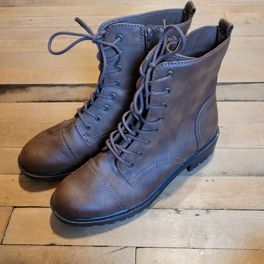 Women's Universal Thread Brown Faux Leather Combat Chunky Kamryn Boots